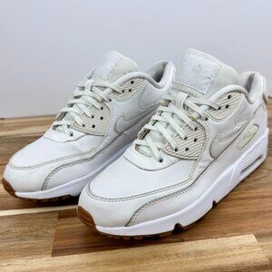 Nike Air Max Sneakers Youth Girls Women's Size 6.5Y White 897987-101 gum bottoms